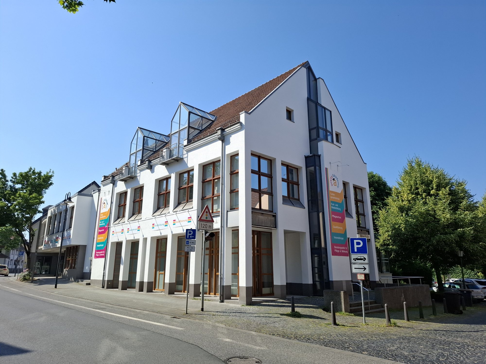 Die Auxila Akademie an der Hauptstraße 21 in Aßlar